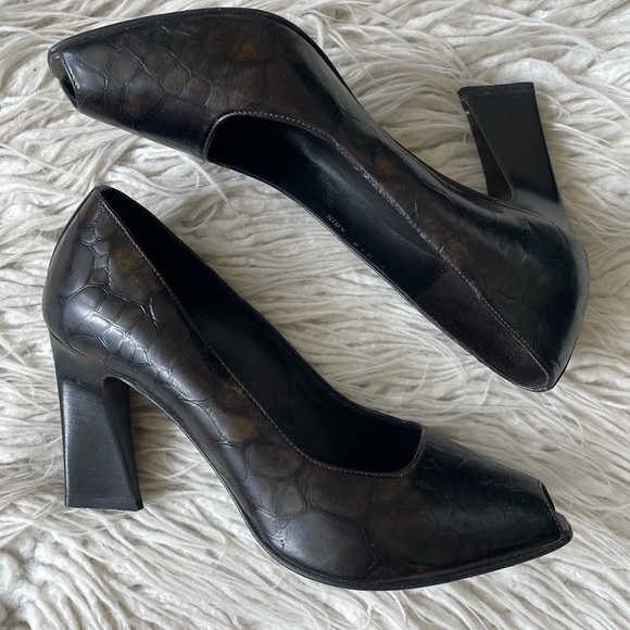 Donald J Pliner Croc Embossed Patent Leather Peep Toe Curved Heel Pumps Size 7 - Picture 1 of 10